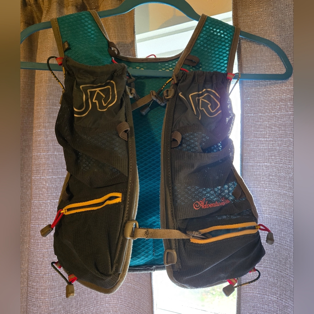 Ultimate Direction Hydration Vest